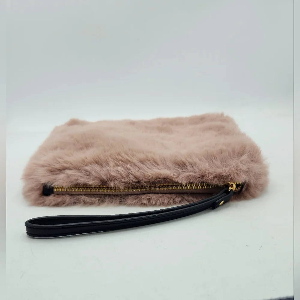 NWOT Expressions NYC Broome St Faux Fur Wristlet In Mauve Rose